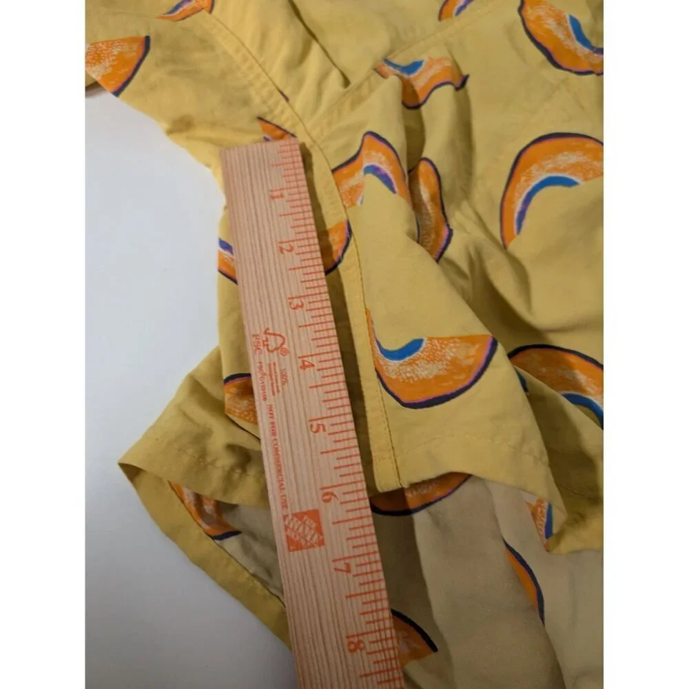 Patagonia Melon Printed 6” Baggies Mens Size XS Yellow Mesh Lined Swim Trunks